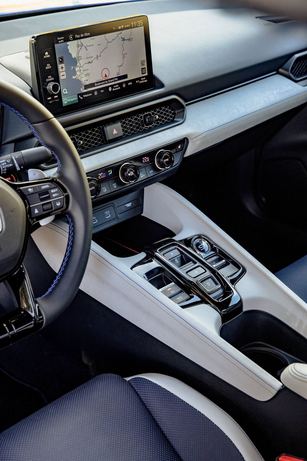 Le coupé Honda Prelude de sixième génération embarque un groupe motopropulseur hybride