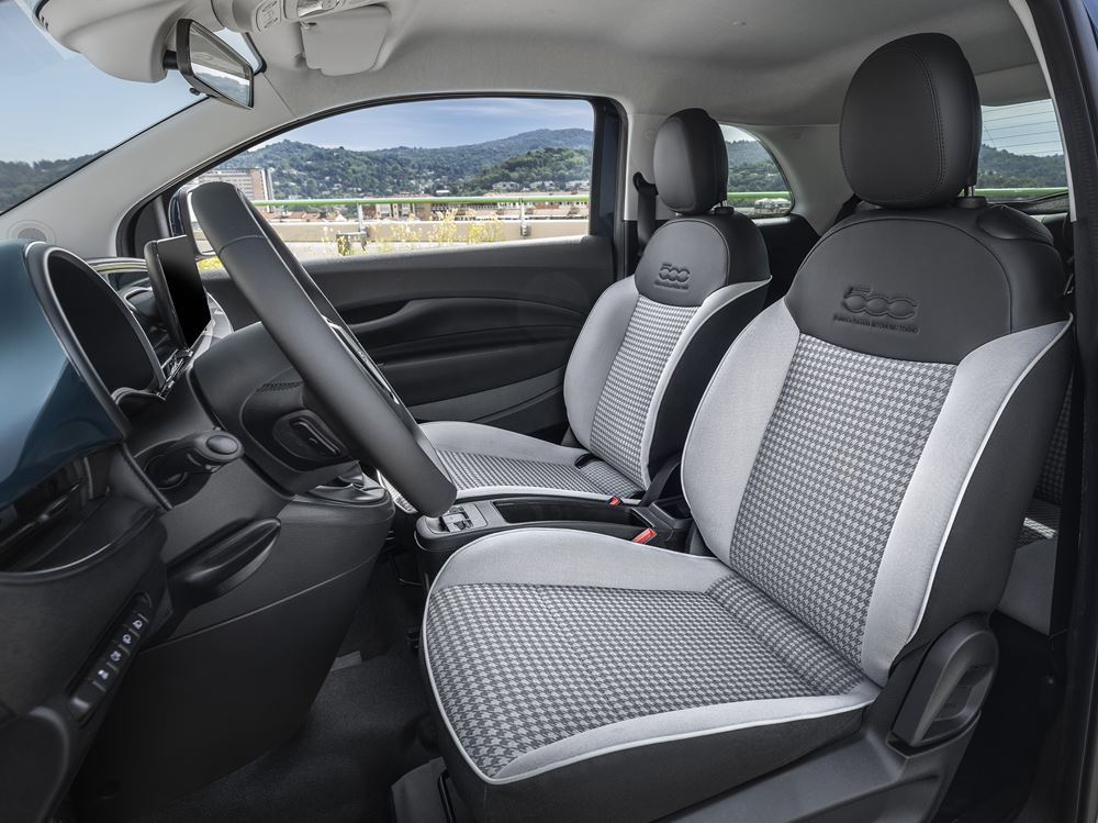 La mini-citadine Fiat 500 fait son retour avec une motorisation thermique électrifiée