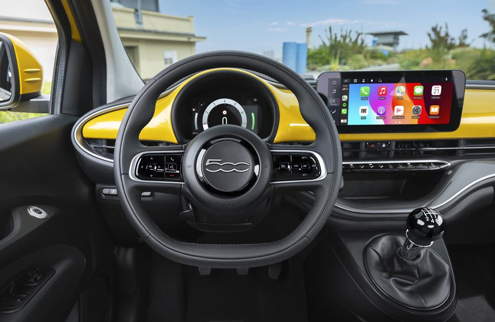 La mini-citadine Fiat 500 fait son retour avec une motorisation thermique électrifiée