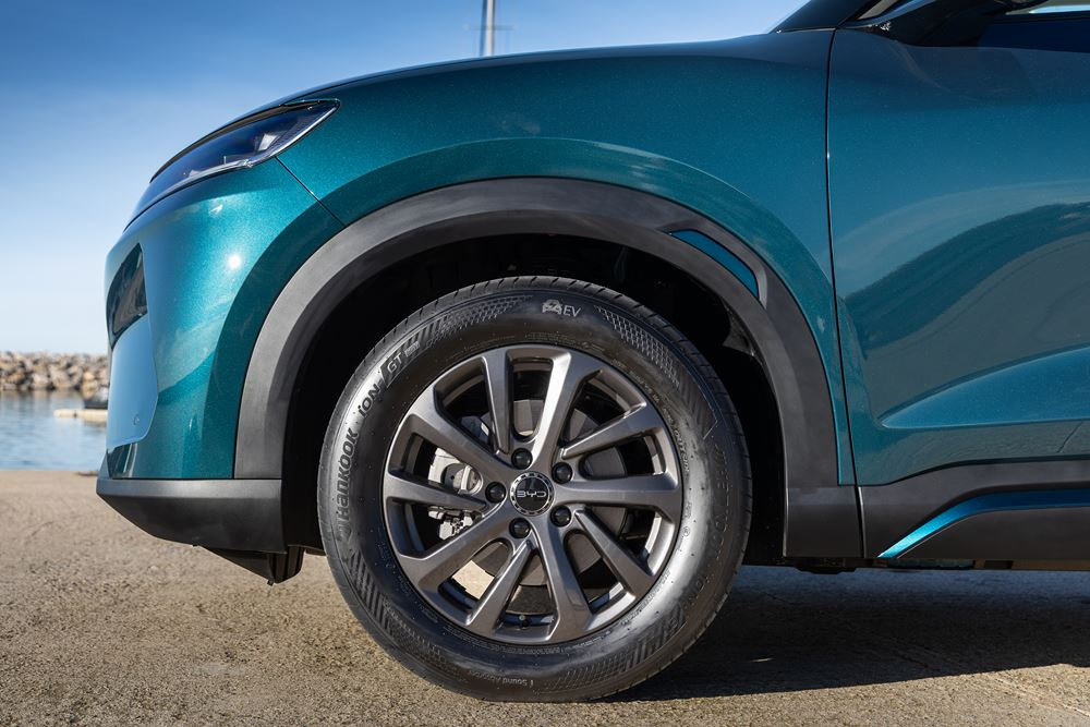 Le SUV compact Byd Atto 2 DM-i associe l'agrément de la conduite électrique à une autonomie combinée de près de 1 000 km