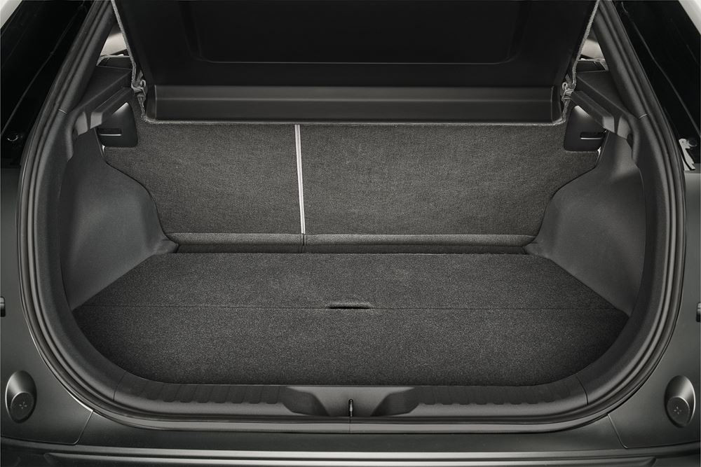 Le Toyota C-HR plus électrique affiche une ligne de toit façon coupé pour susciter l'émotion