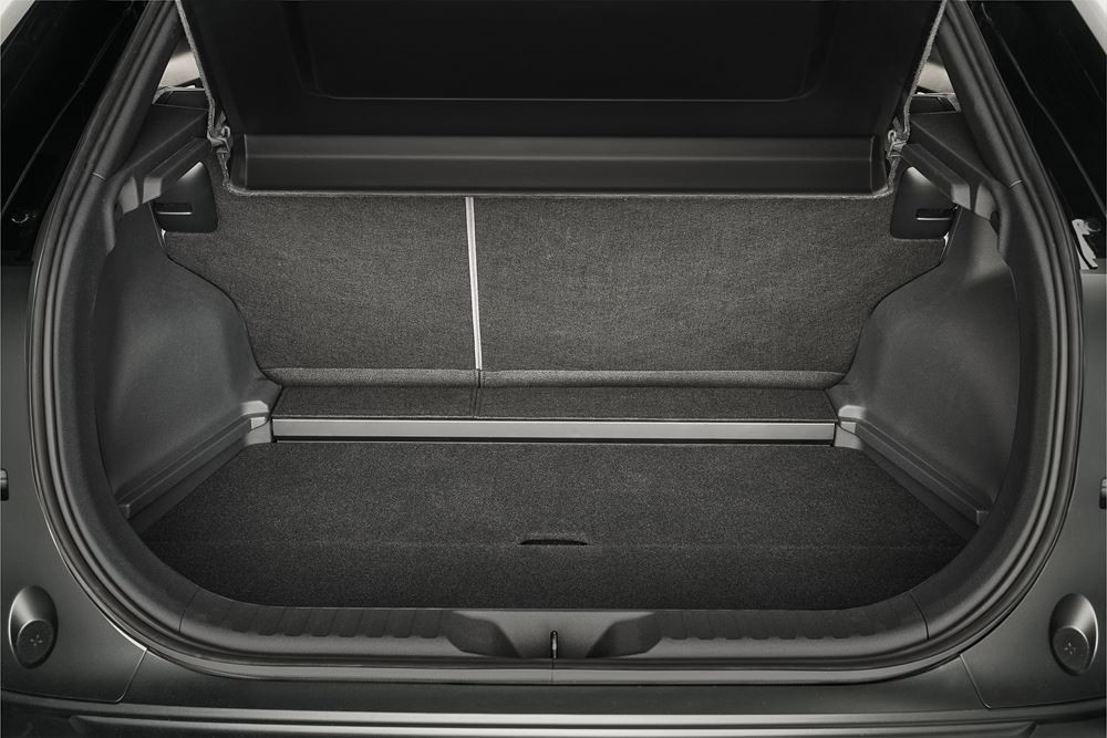 Le Toyota C-HR plus électrique affiche une ligne de toit façon coupé pour susciter l'émotion