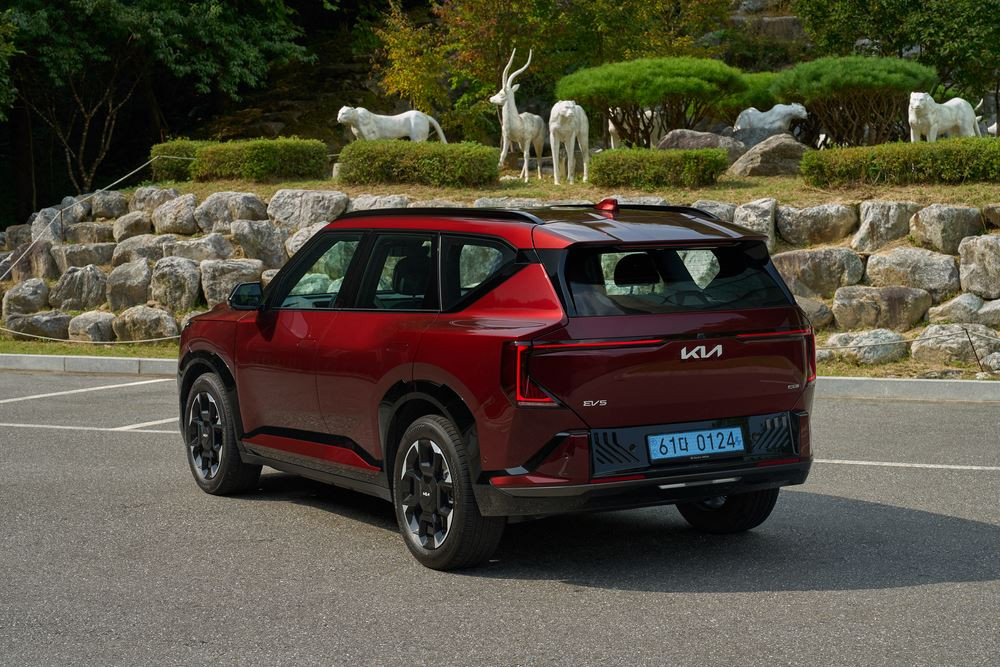 Le SUV électrique du segment C Kia EV5 affiche une silhouette affirmée