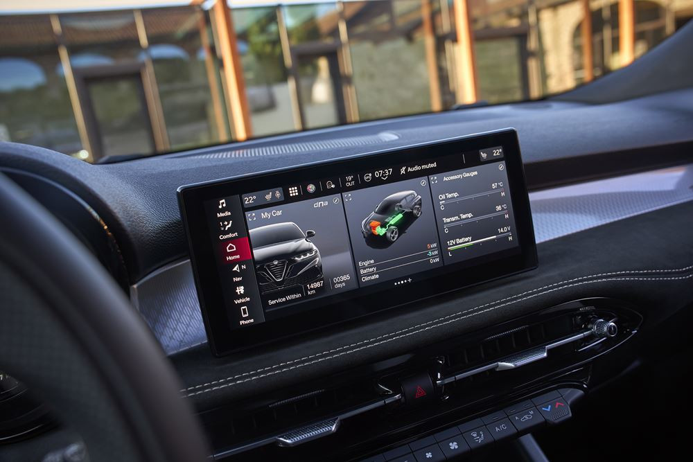 Le SUV compact italien Alfa Romeo Tonale retravaillé affirme un caractère sportif marqué