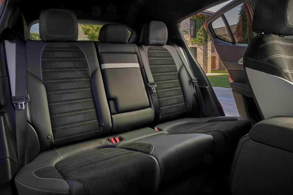 Le SUV compact italien Alfa Romeo Tonale retravaillé affirme un caractère sportif marqué