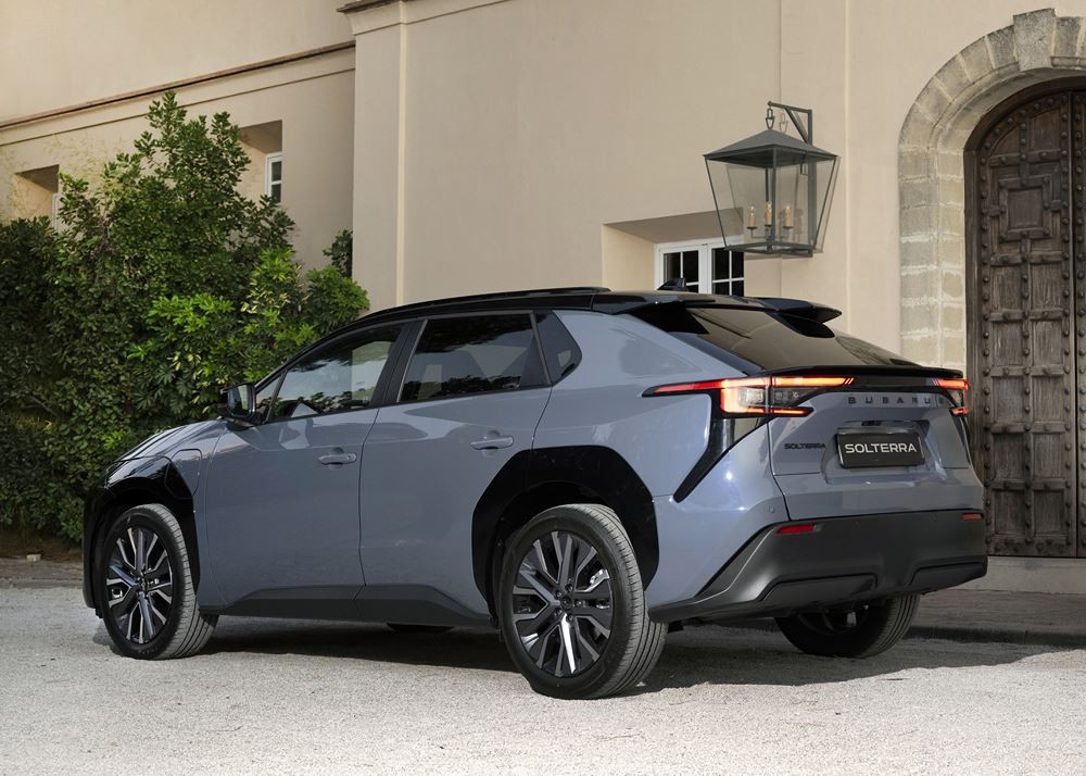 Le SUV électrique de taille intermédiaire Subaru Solterra mis à jour en approche