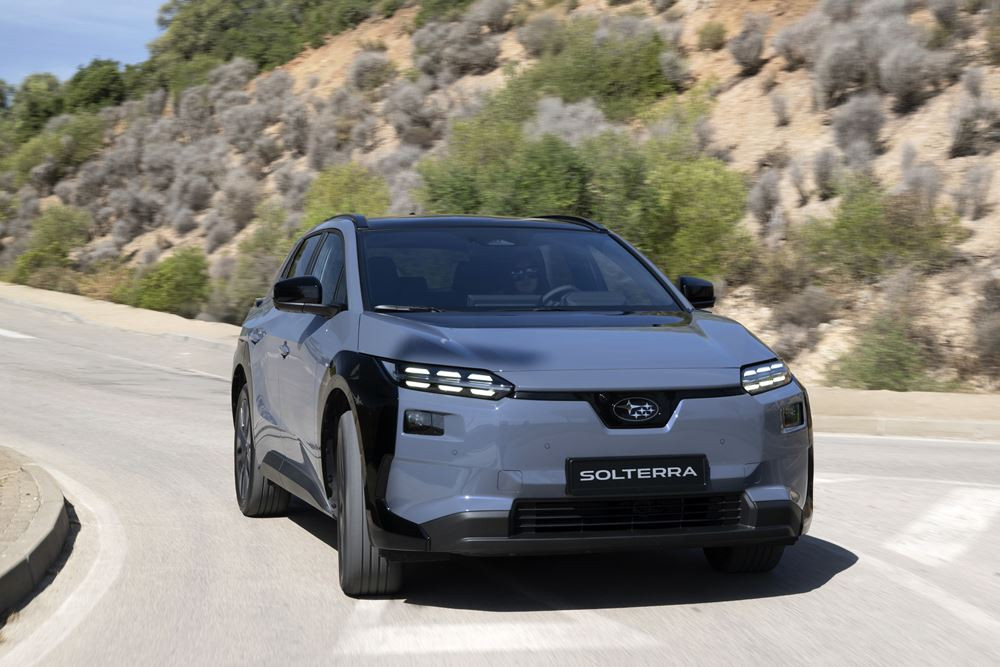 Le SUV électrique de taille intermédiaire Subaru Solterra mis à jour en approche