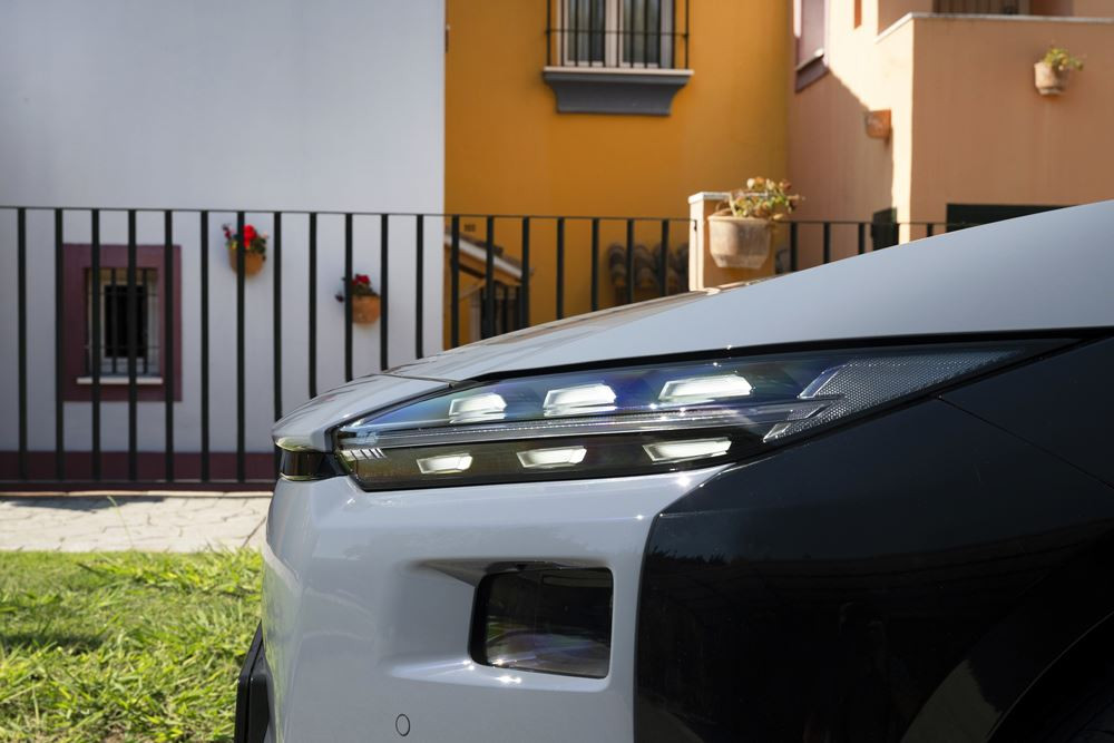 Le SUV électrique de taille intermédiaire Subaru Solterra mis à jour en approche
