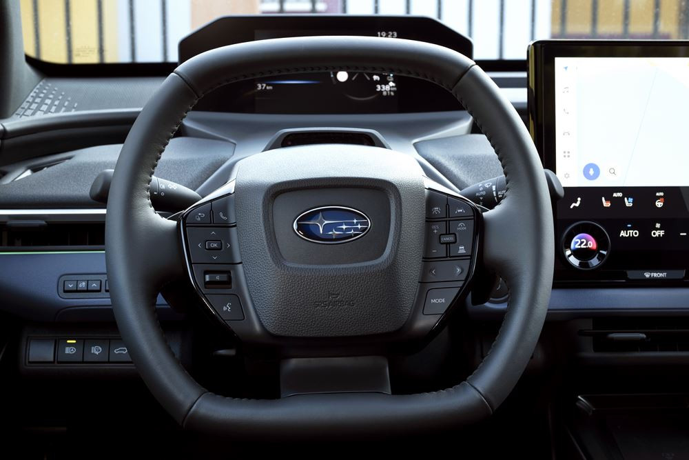 Le SUV électrique de taille intermédiaire Subaru Solterra mis à jour en approche