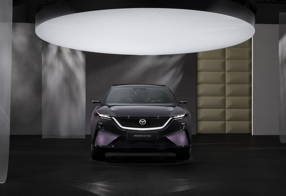 Le SUV électrique de taille moyenne Mazda CX-6e 190 kW 78 kWh affiche une autonomie WLTP de 484 km