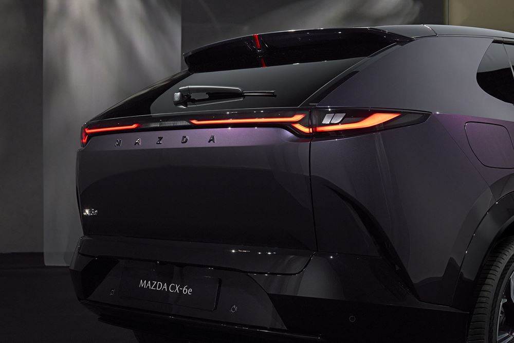 Le SUV électrique de taille moyenne Mazda CX-6e 190 kW 78 kWh affiche une autonomie WLTP de 484 km