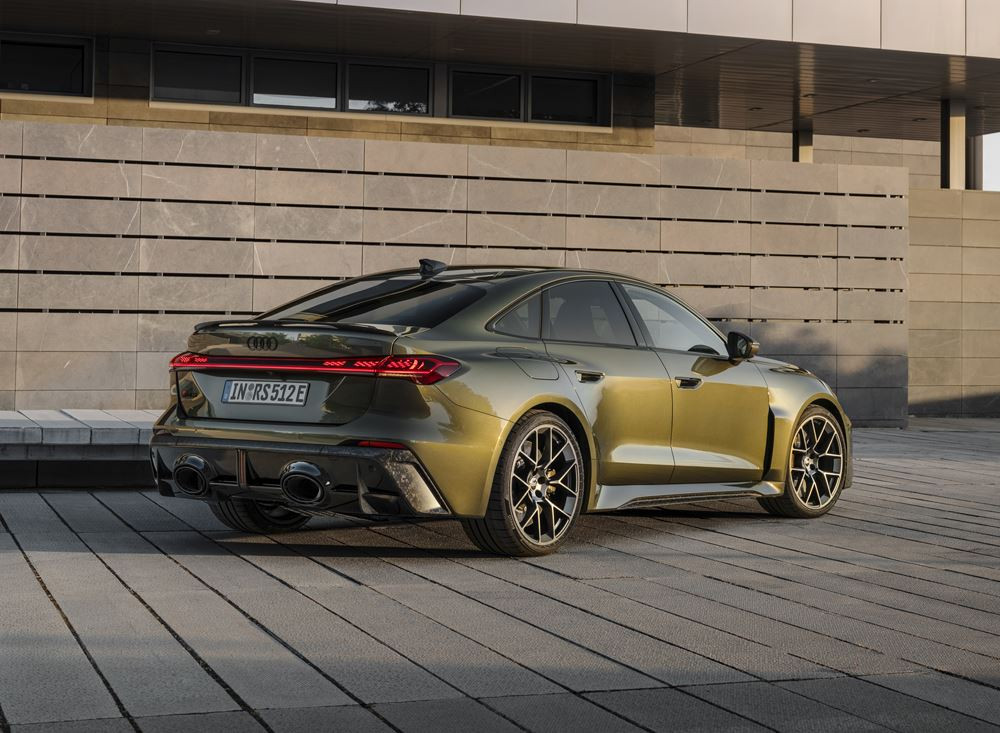 La berline hybride rechargeable haute performance Audi RS 5 développe 639 ch