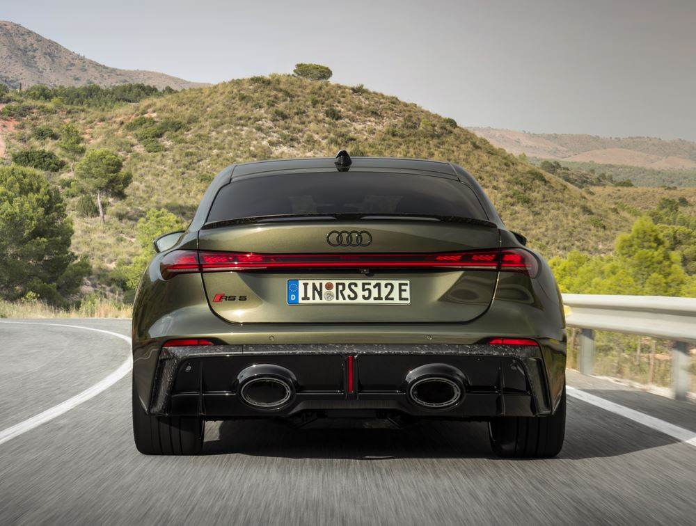 La berline hybride rechargeable haute performance Audi RS 5 développe 639 ch