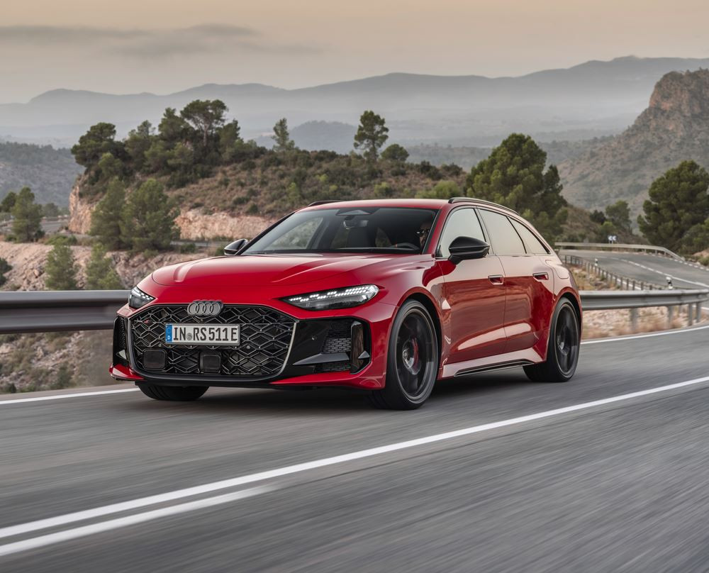 Le break hybride rechargeable haute performance Audi RS 5 Avant développe 639 ch