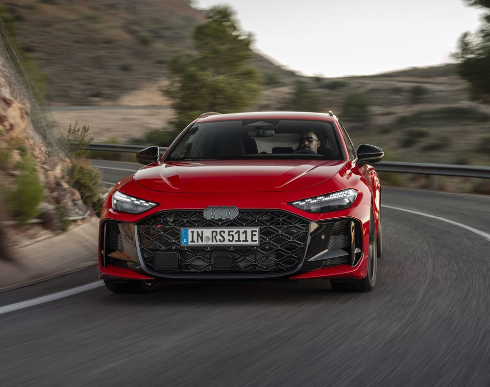 Le break hybride rechargeable haute performance Audi RS 5 Avant développe 639 ch