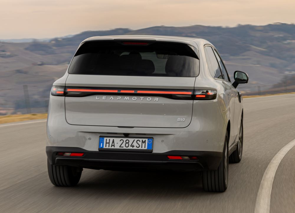 Le SUV compact Leapmotor B10 e-Hybrid à prolongateur d'autonomie offre jusqu'à 900 km d'autonomie