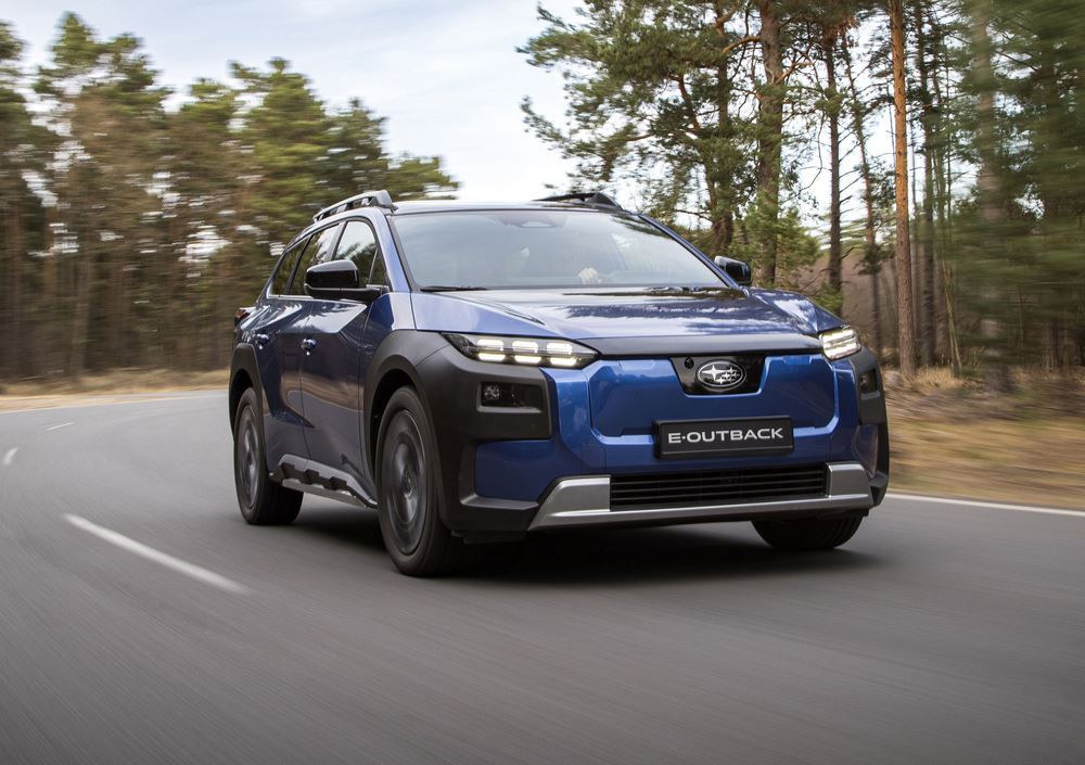 Le break surélevé Subaru Outback passe à l'électrique