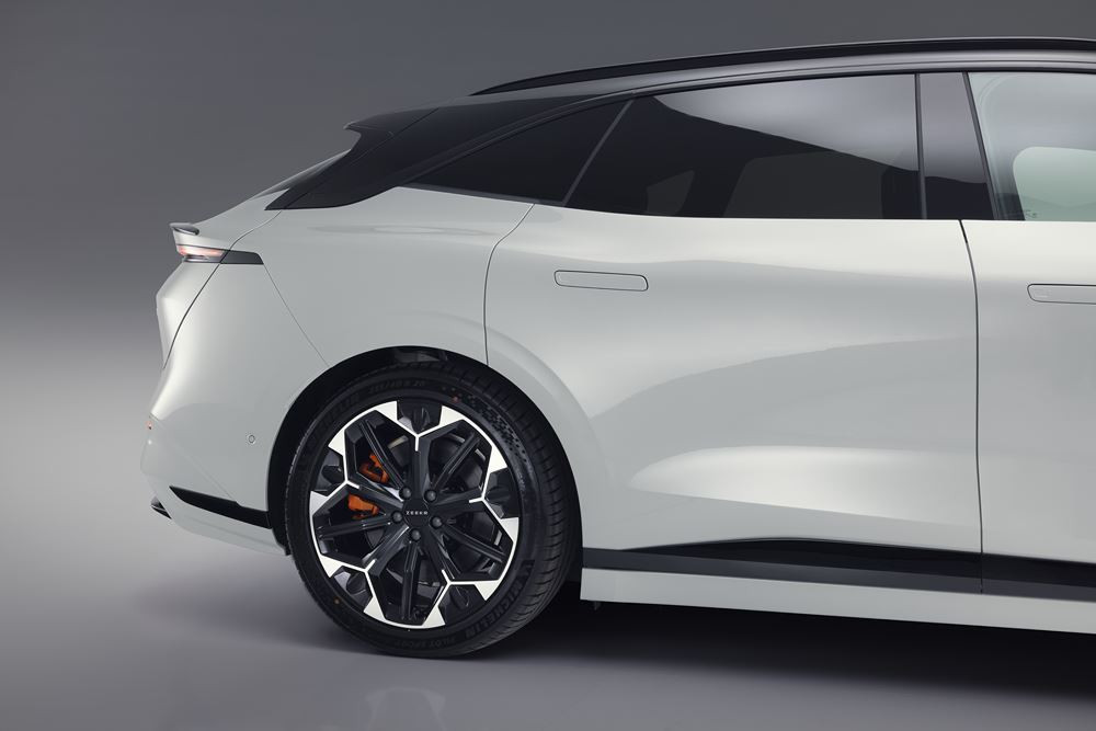 Le Grand Tourer électrique Zeekr 7GT arrive sur les routes françaises