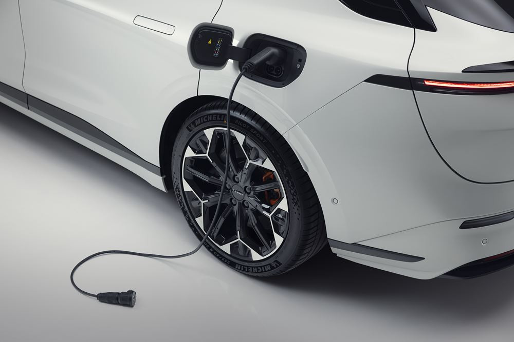 Le Grand Tourer électrique Zeekr 7GT arrive sur les routes françaises