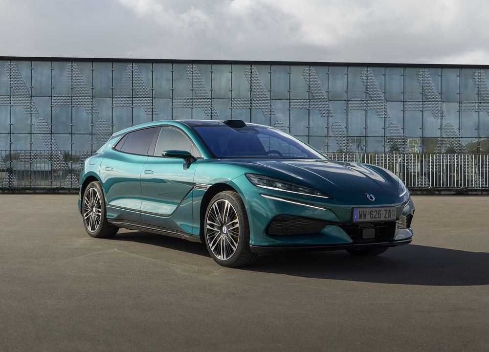 La grande routière technologique Denza Z9GT hybride rechargeable DM offre une flexibilité optimale sur longue distance