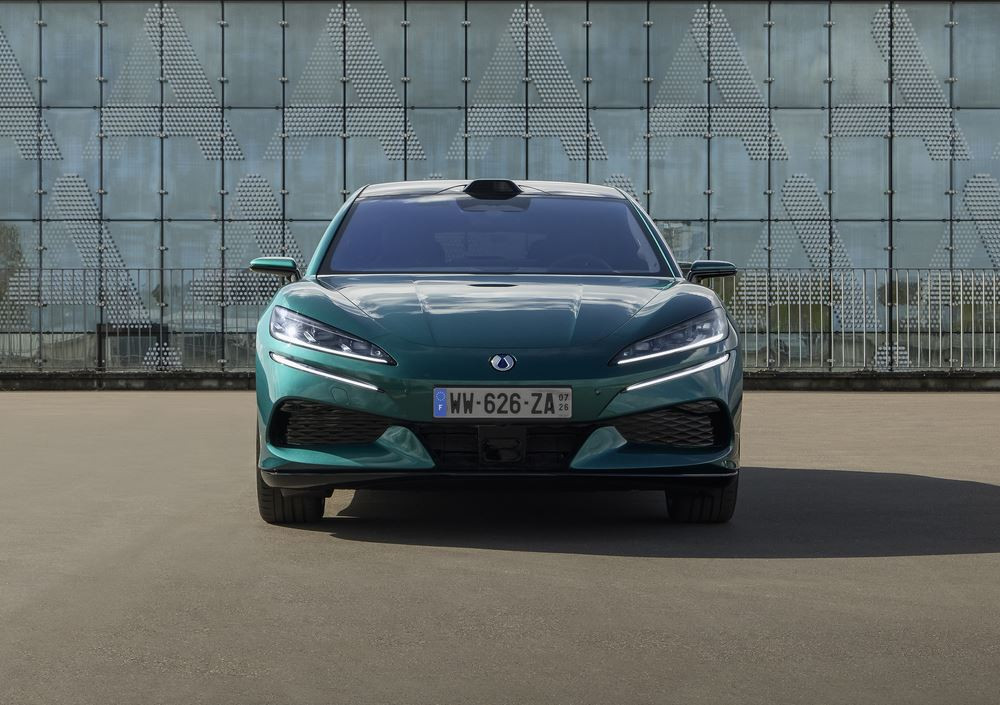 La grande routière technologique Denza Z9GT hybride rechargeable DM offre une flexibilité optimale sur longue distance