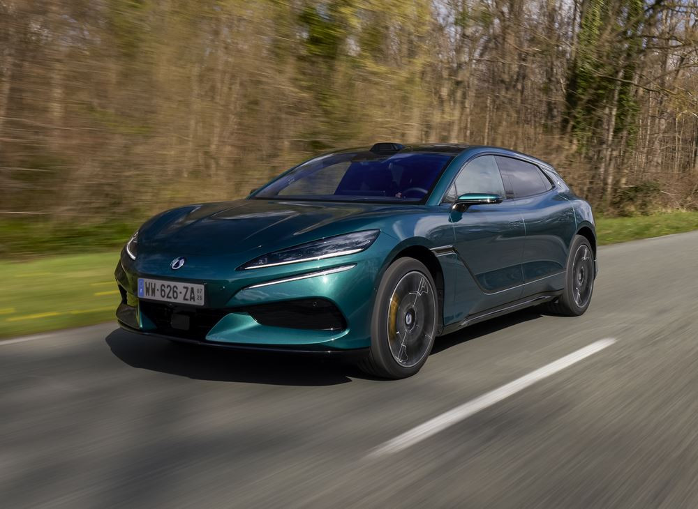 La grande routière technologique Denza Z9GT hybride rechargeable DM offre une flexibilité optimale sur longue distance