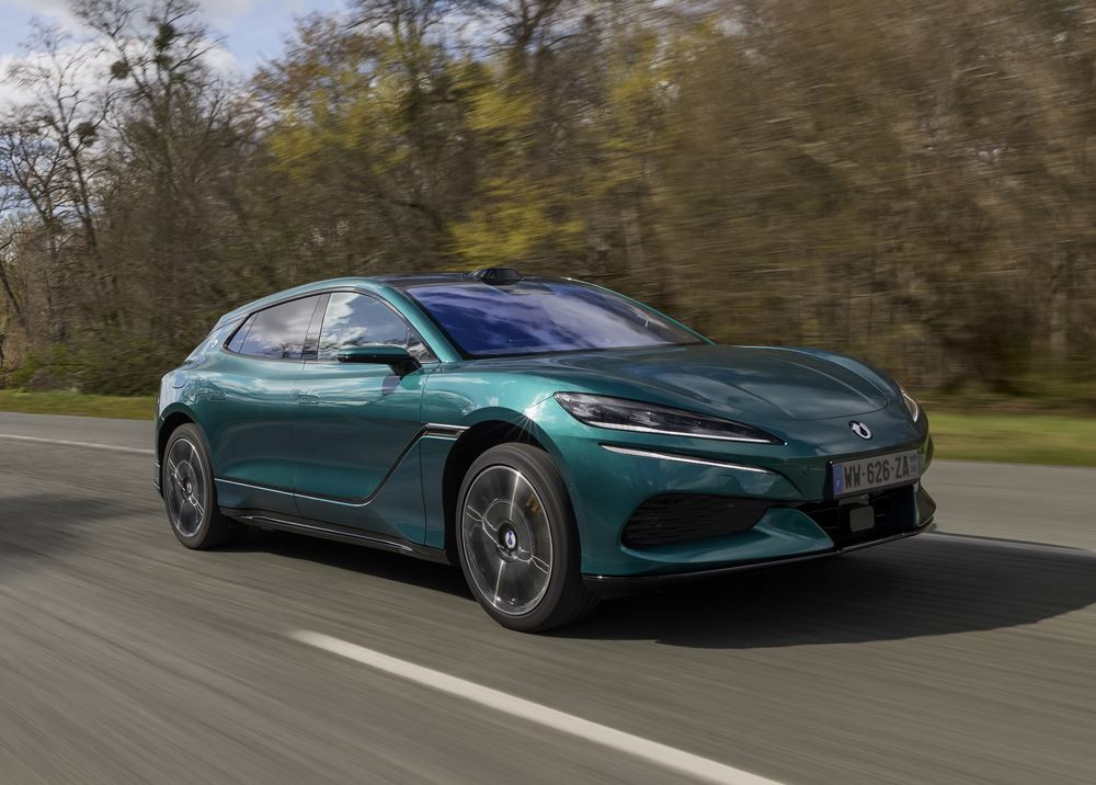 La grande routière technologique Denza Z9GT hybride rechargeable DM offre une flexibilité optimale sur longue distance