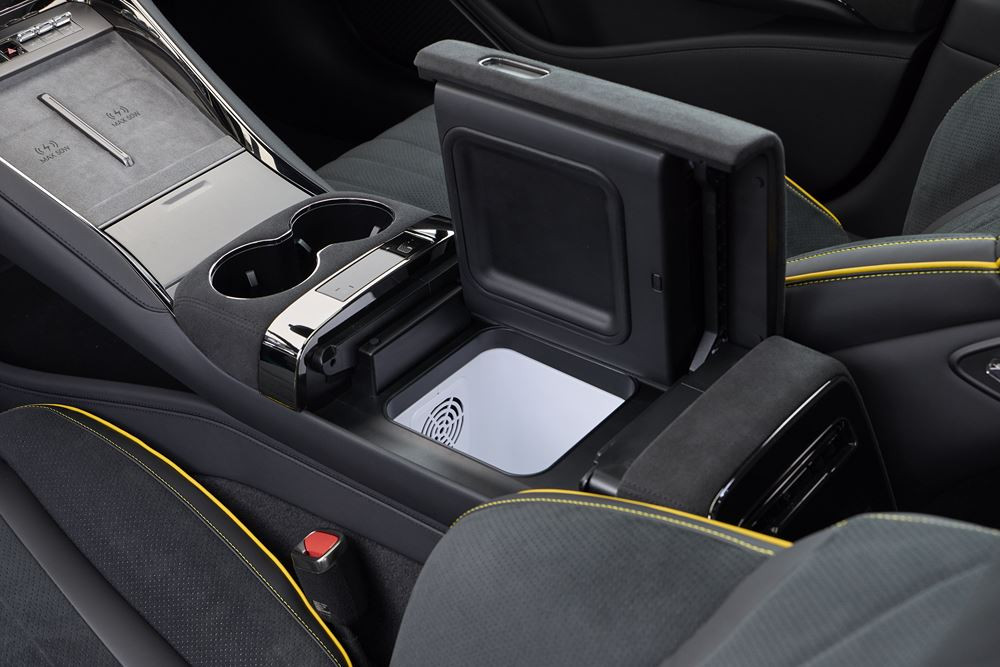 La grande routière technologique Denza Z9GT hybride rechargeable DM offre une flexibilité optimale sur longue distance