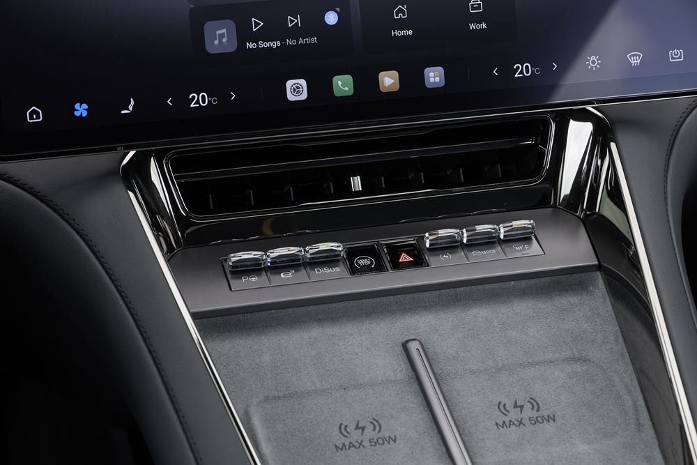 La grande routière technologique Denza Z9GT hybride rechargeable DM offre une flexibilité optimale sur longue distance