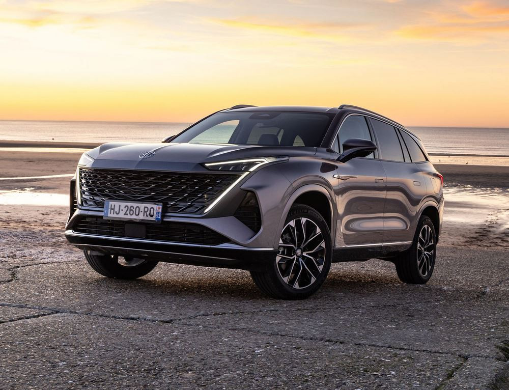 Le grand SUV MGS9 hybride rechargeable offre sept places sur trois rangées de sièges