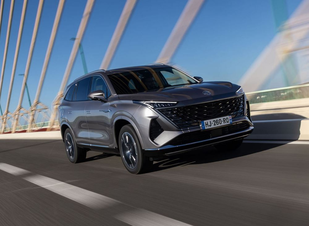 Le grand SUV MGS9 hybride rechargeable offre sept places sur trois rangées de sièges