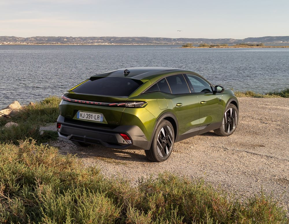 La Peugeot 408 au design Fastback affiche un caractère avant-gardiste