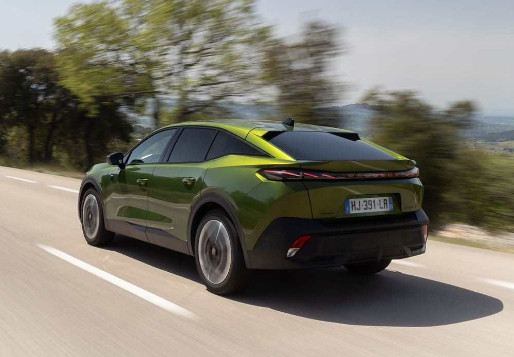 La Peugeot 408 au design Fastback affiche un caractère avant-gardiste