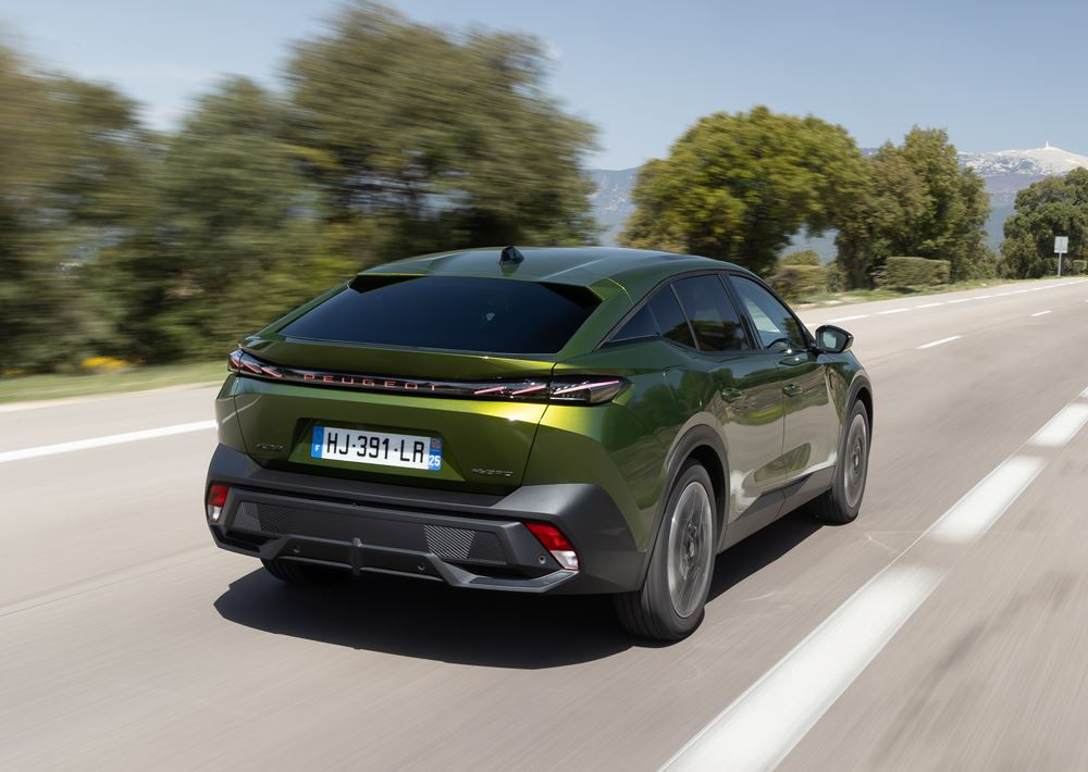 La Peugeot 408 au design Fastback affiche un caractère avant-gardiste