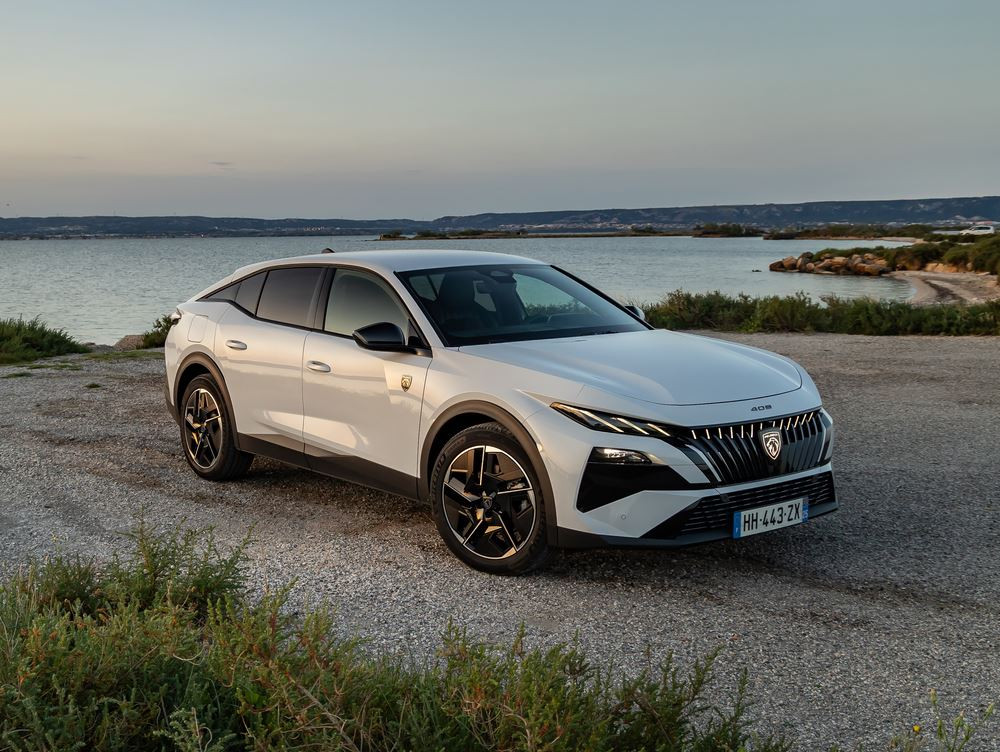 La Peugeot E-408 électrique 157 kW 58,2 kWh atteint une autonomie WLTP de 456 km