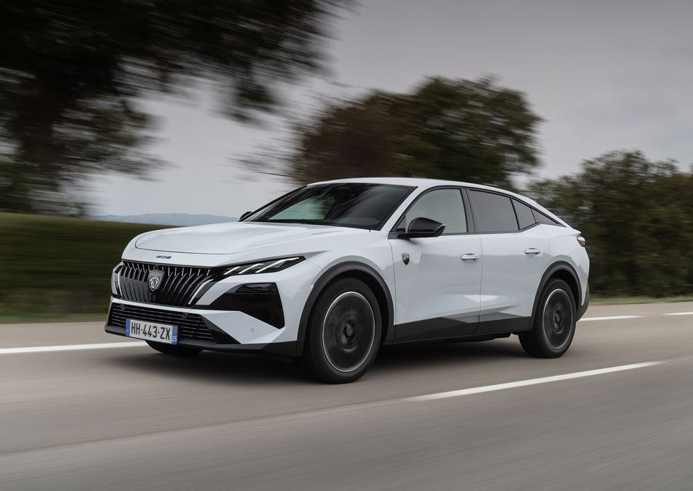 La Peugeot E-408 électrique 157 kW 58,2 kWh atteint une autonomie WLTP de 456 km