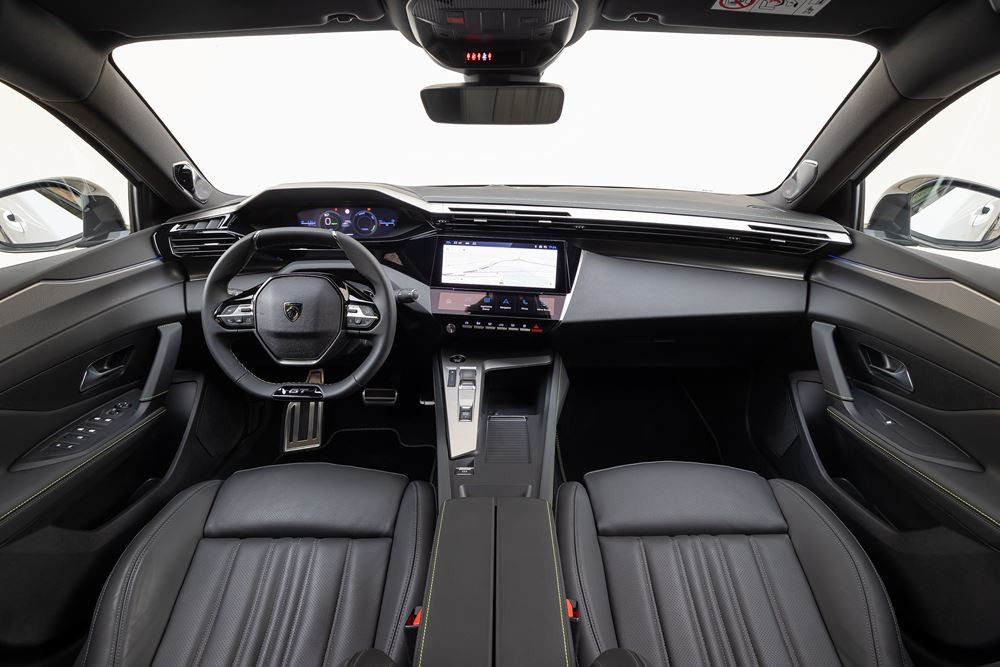 La Peugeot E-408 électrique 157 kW 58,2 kWh atteint une autonomie WLTP de 456 km