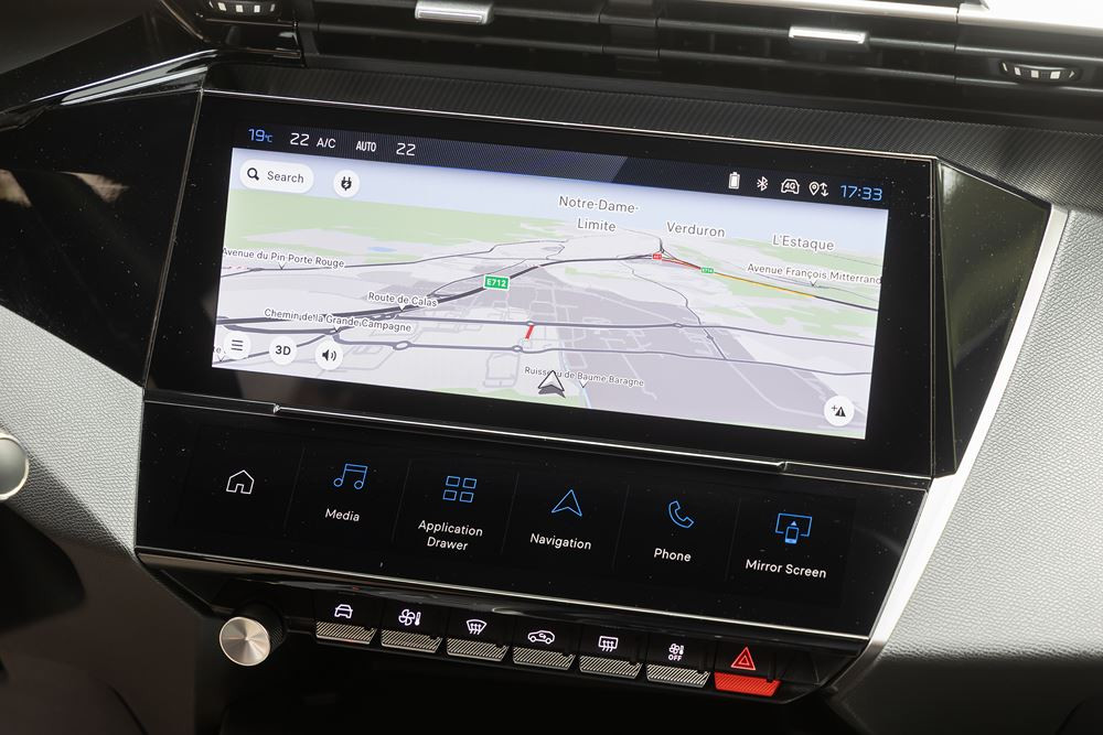 La Peugeot E-408 électrique 157 kW 58,2 kWh atteint une autonomie WLTP de 456 km