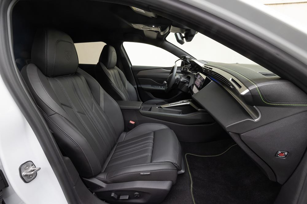 La Peugeot E-408 électrique 157 kW 58,2 kWh atteint une autonomie WLTP de 456 km