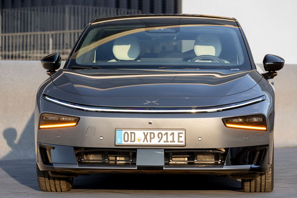La berline fastback électrique Xpeng P7 plus affiche une capacité de recharge ultra-rapide