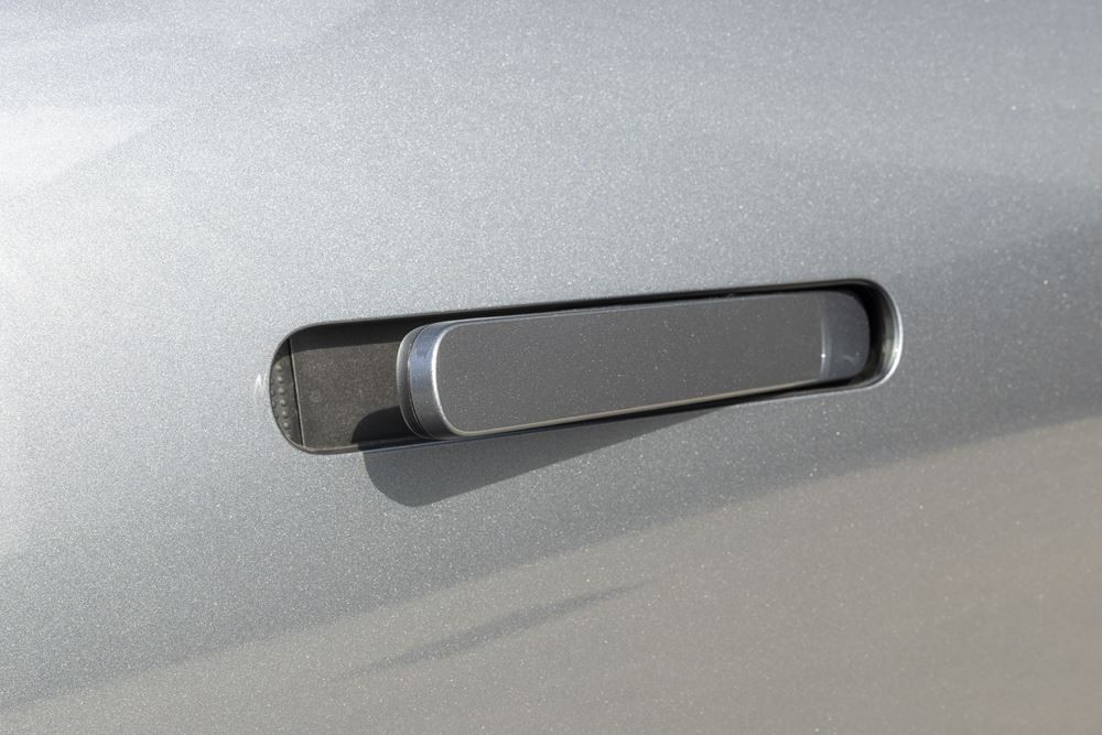 La berline fastback électrique Xpeng P7 plus affiche une capacité de recharge ultra-rapide