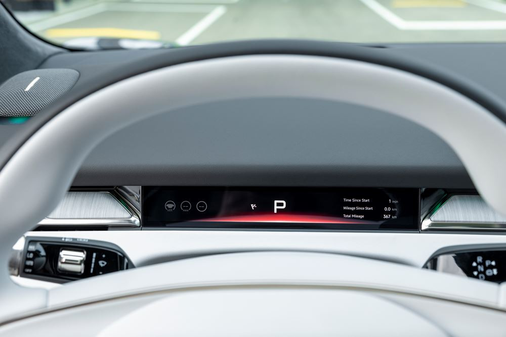 La berline fastback électrique Xpeng P7 plus affiche une capacité de recharge ultra-rapide
