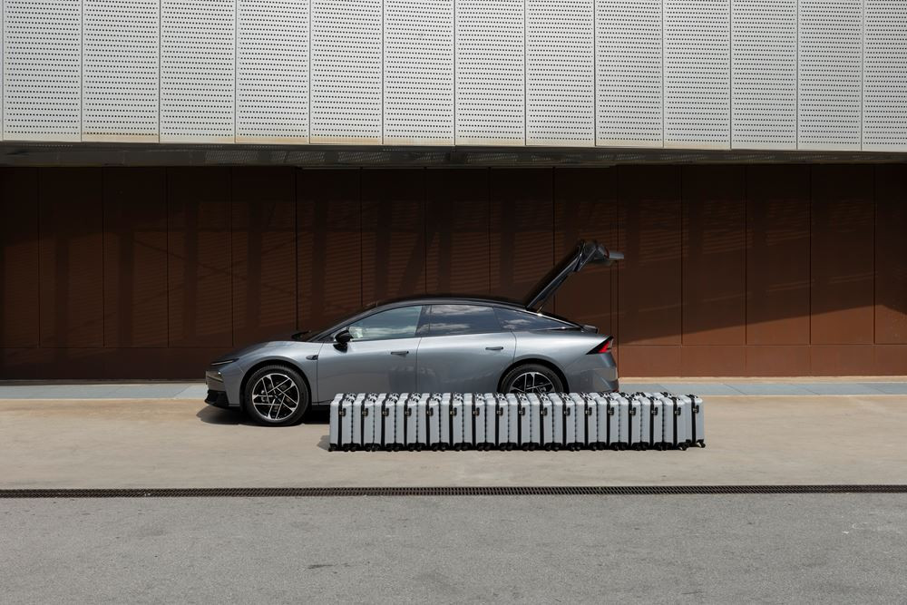 La berline fastback électrique Xpeng P7 plus affiche une capacité de recharge ultra-rapide
