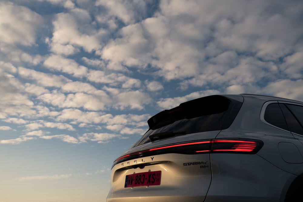Le SUV de taille moyenne Geely Starray EM-i Super Hybride affiche une autonomie électrique WLTP jusqu'à 135 km