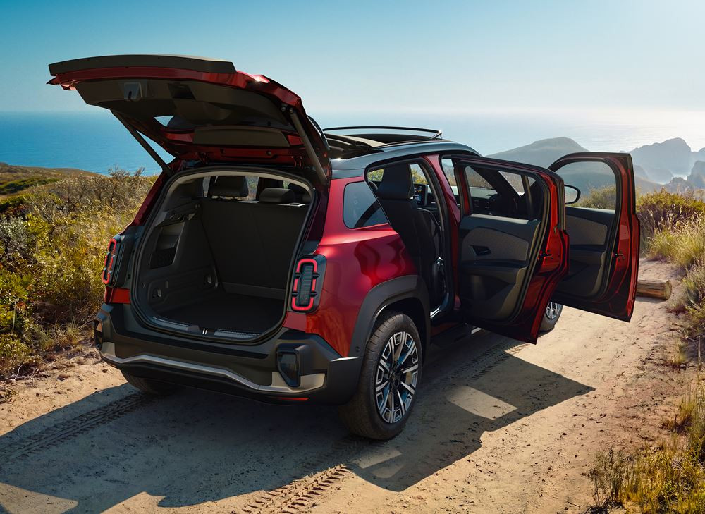 La Renault 4 E-Tech Electric Plein Sud dispose d'un toit ouvrant en toile