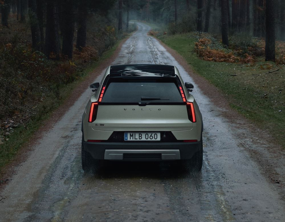 Le SUV électrique de taille intermédiaire Volvo EX60 Cross Country est conçu pour sortir des sentiers battus