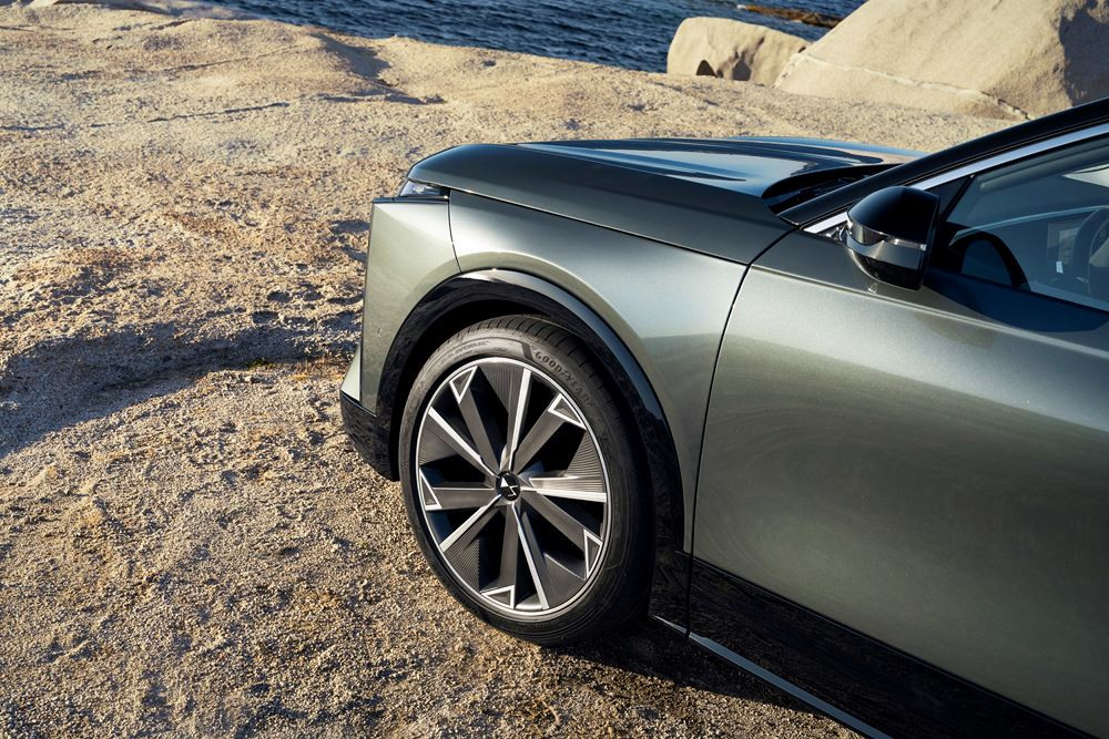 Le SUV électrique DS N°7 E-Tense FWD Long Range affiche jusqu'à 740 km d'autonomie WLTP