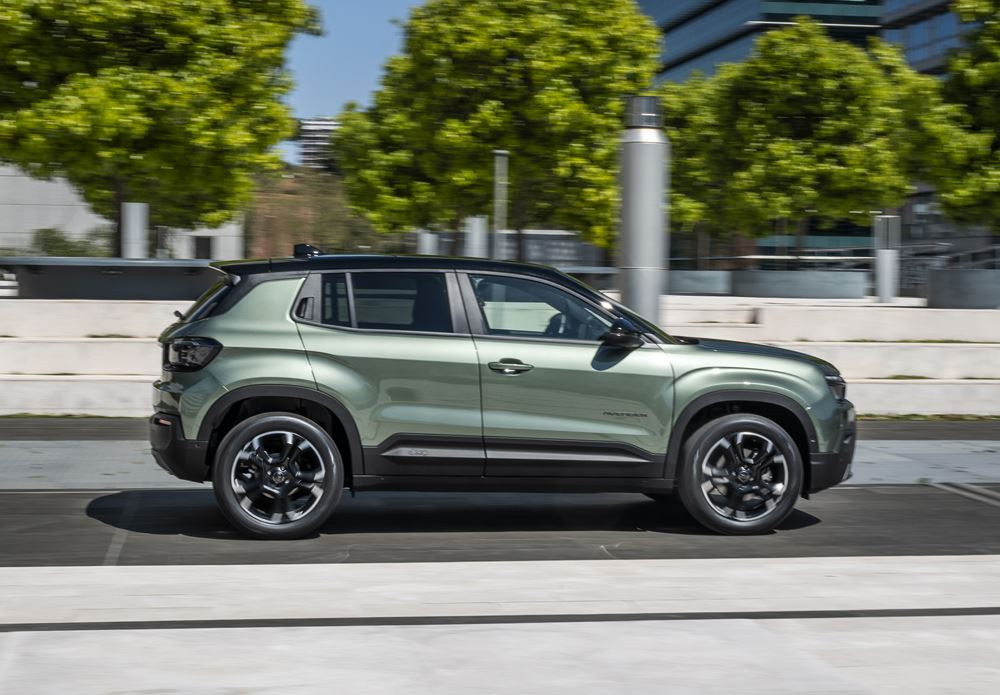 La Jeep Avenger revisitée affiche une calandre à sept fentes rétroéclairée