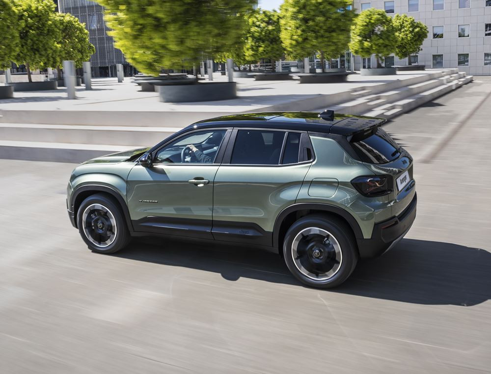 La Jeep Avenger revisitée affiche une calandre à sept fentes rétroéclairée