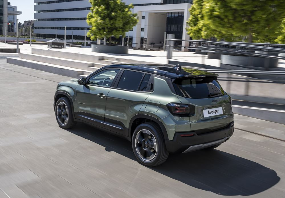 La Jeep Avenger revisitée affiche une calandre à sept fentes rétroéclairée